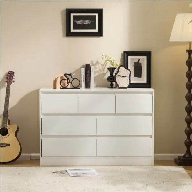 1 Modern Chest Of Drawers With 3 Layers Of White P2 Particleboard And 7 Drawers