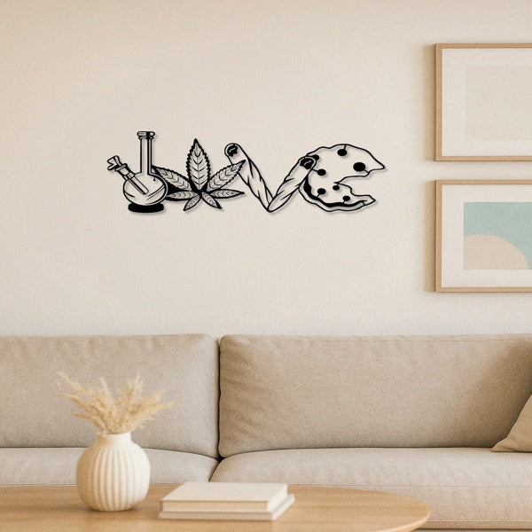 A Single, Exquisite LOVE Letter Metal Decorative Pendant A Versatile And Charming Addition Ideal For Adorning Living Rooms, Doors, Bedrooms, And Various Other Spaces.Wall Sculptures